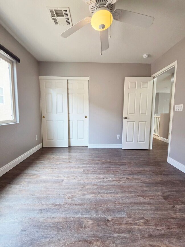 Building Photo - Spacious 3 Bed + Loft & Den with Soaring Ceilings