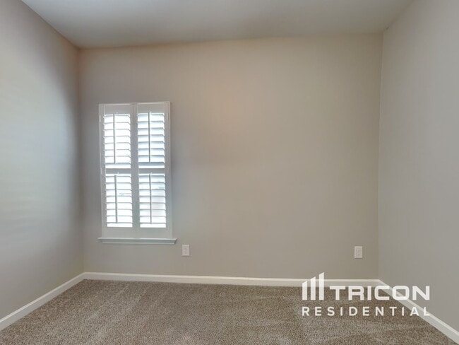 Building Photo - 115 Still Water Cir