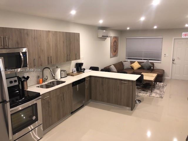 Primary Photo - 2 bedroom in Hollywood FL 33020