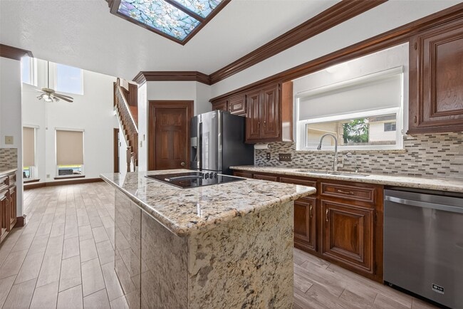 Building Photo - 15106 Dawnbrook Dr
