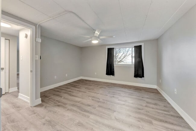 Building Photo - Welcome to your new condo in Walden Woods, located within the sought-after West Allegheny School ...