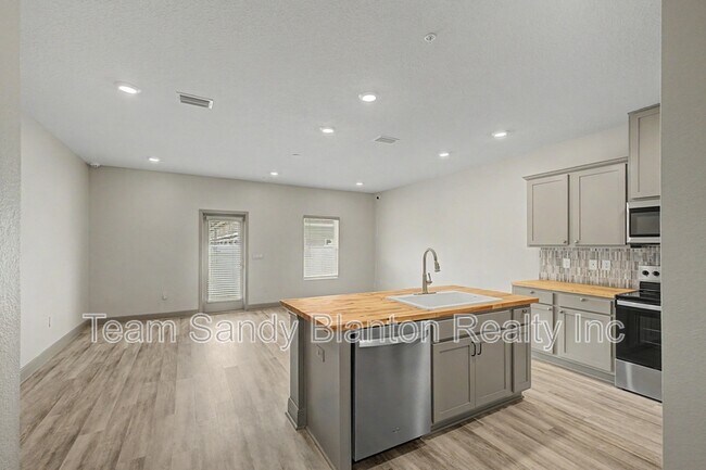 Building Photo - 9055 Golden Eye Dr