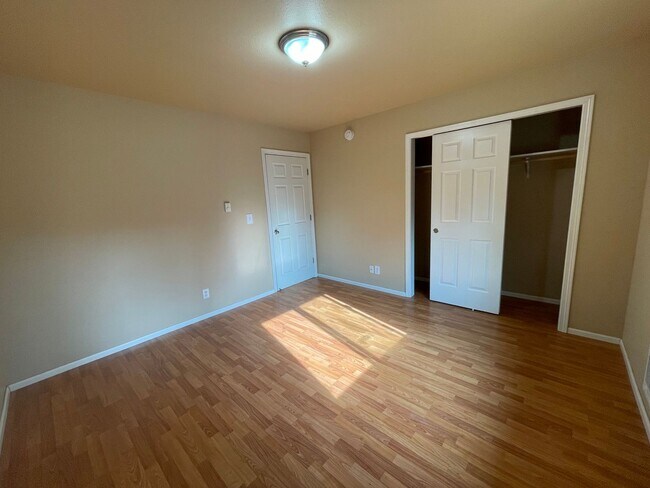 Building Photo - Bass5273