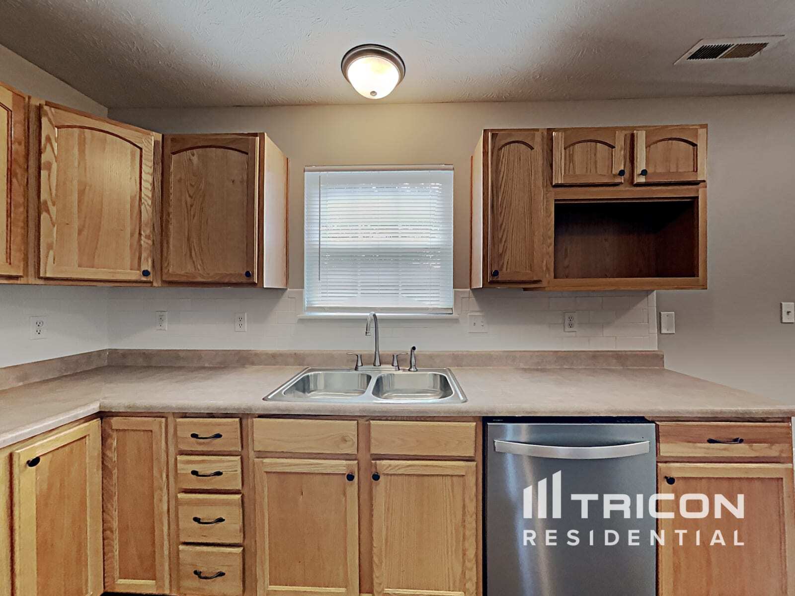 Building Photo - 722 Bluff Creek Dr