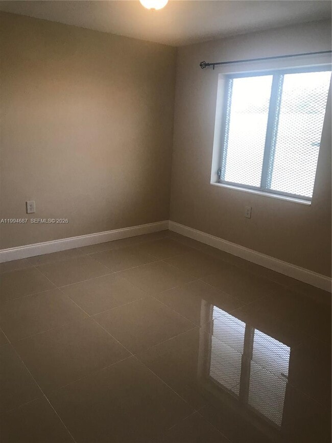 Building Photo - 1631 NE 114th St