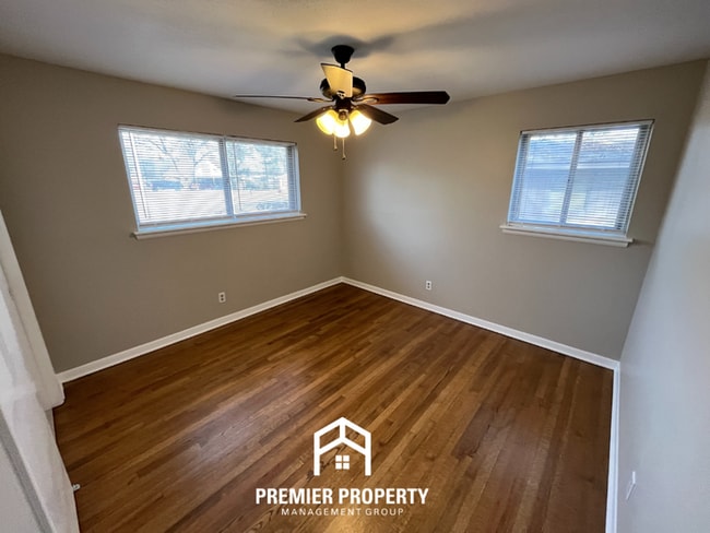 Building Photo - Beautiful 3BR/2BA Memphis Home with Hardwood Floors, Formal Dining & Fenced Yard