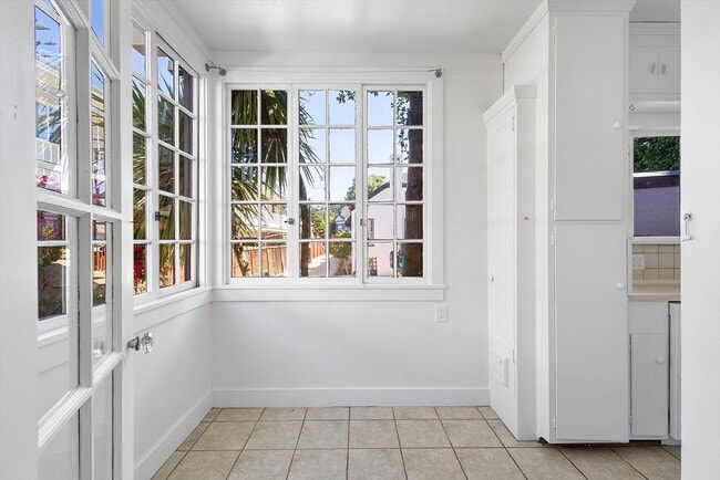 Building Photo - 2138 Clinton Ave #A - 1 bedroom | 1 bath
