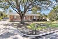 Building Photo - 3170 Golfing Green Dr