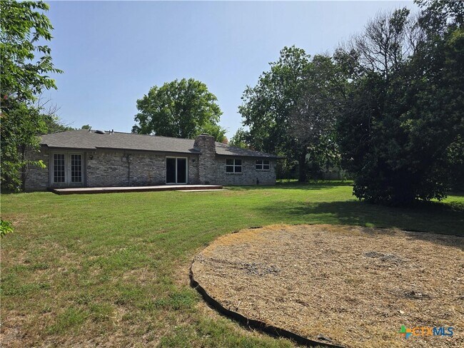 Building Photo - 205 E Cherokee Dr
