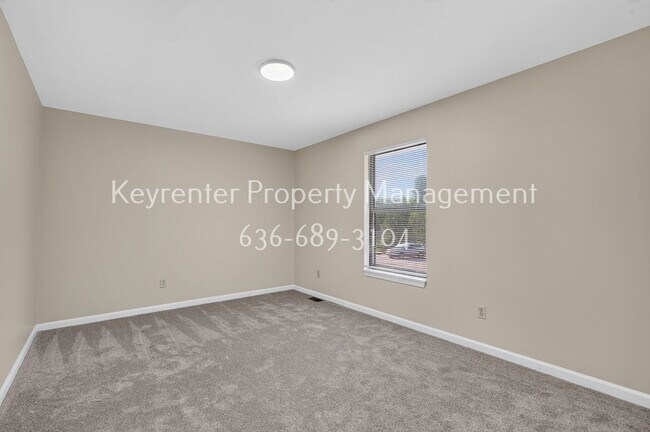 Building Photo - 357 Della Dr