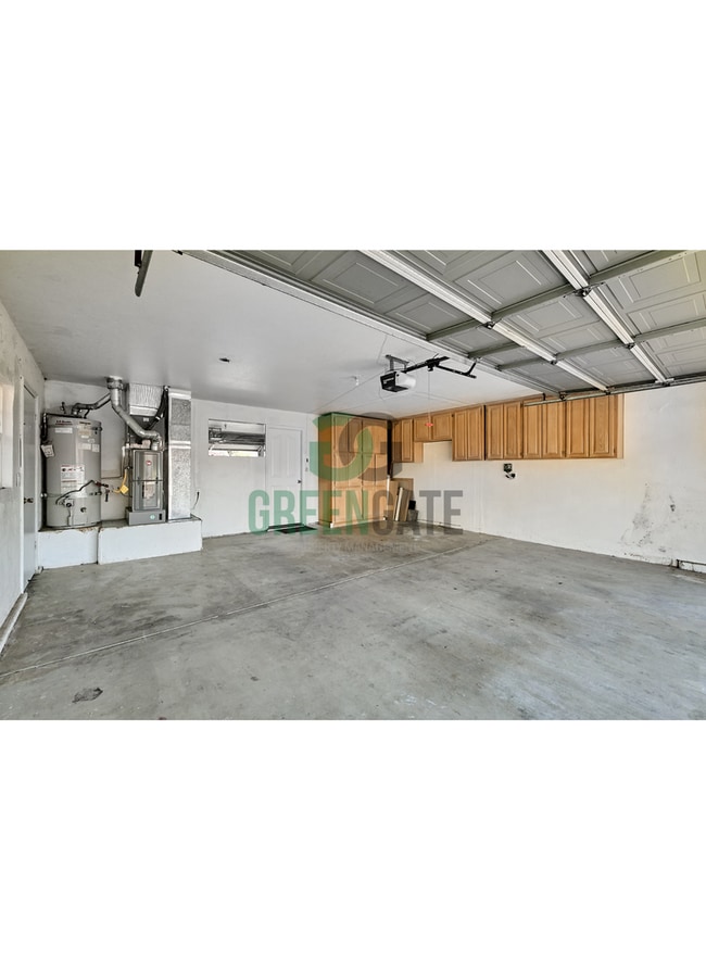 Building Photo - Lovely 3 Bedroom Home in Modesto MUST SEE!