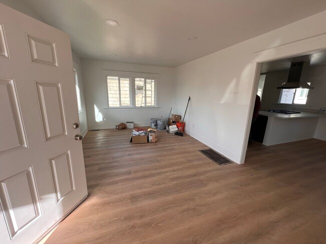 Building Photo - FULLY REMODELED 2BR/1BA home w/ parking an...