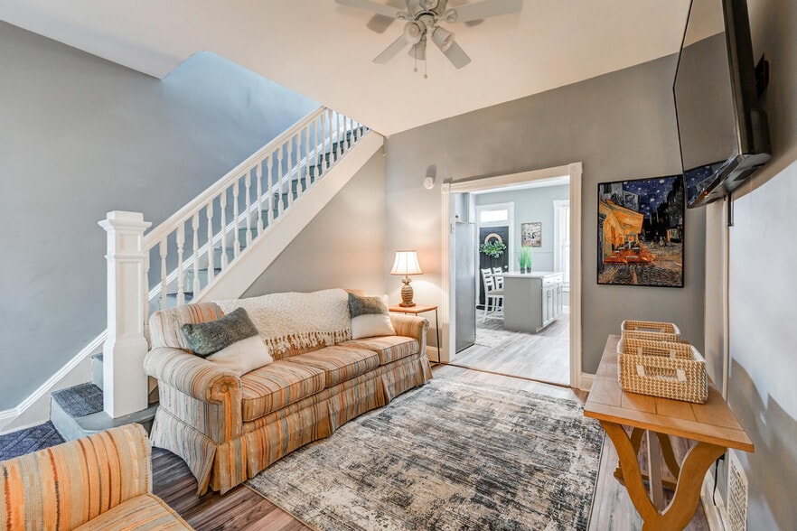 Living room - 307 Whitridge Ave