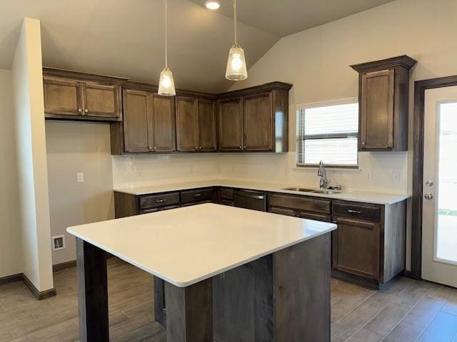 Building Photo - 704 Argos Rd