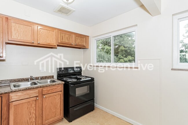 Building Photo - 154 Riddle Rd