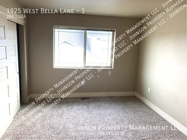 Building Photo - 1925 W Bella Ln