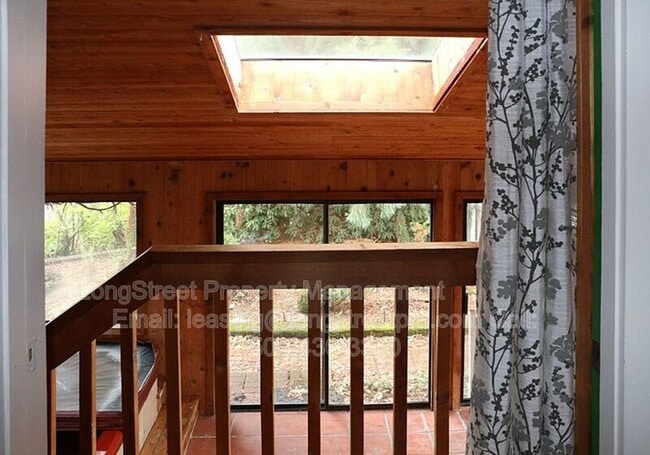 Building Photo - 1692 SW Reed Pl