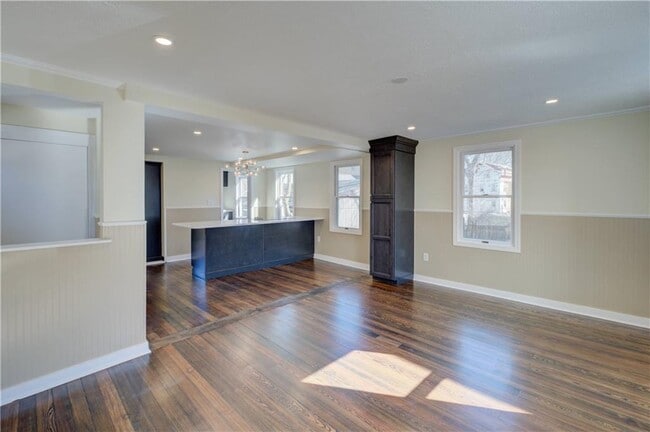 Building Photo - 30 Queen St