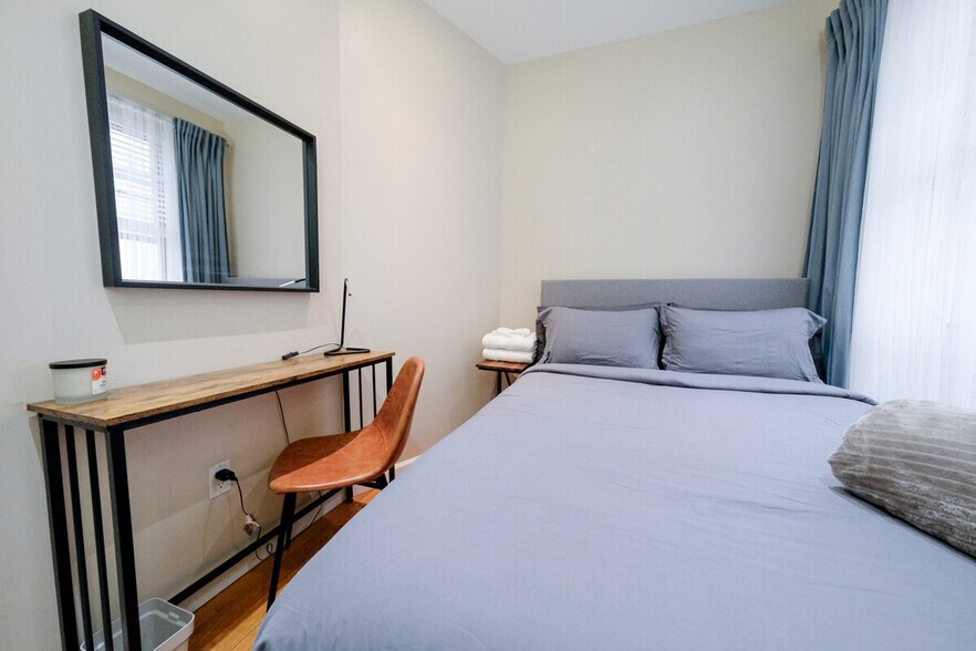 Building Photo - 5 W 101st St