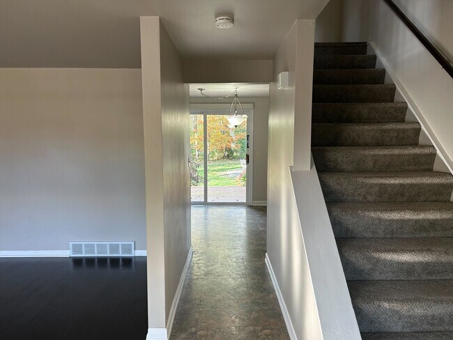 Building Photo - 100 Brittany Dr