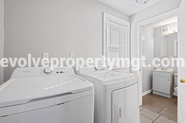 Building Photo - 3610 Kearney Ave