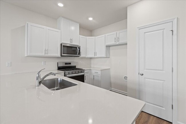 Building Photo - 15 Whaler Dr