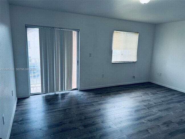 Building Photo - 11119 W Okeechobee Rd
