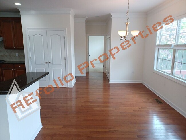 Building Photo - Lovely 5 Bedroom 4 Bathroom Single Family ...