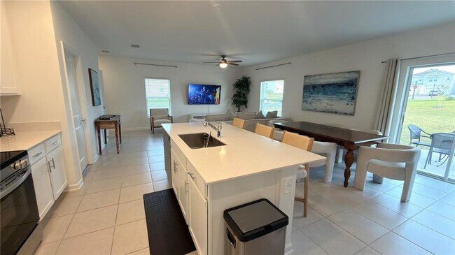 Building Photo - 2731 Armstrong Ave