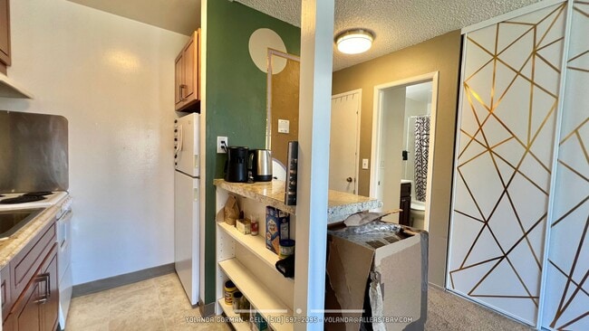 Building Photo - Lovely Top Floor Studio at Watergate Community - Partially Furnished