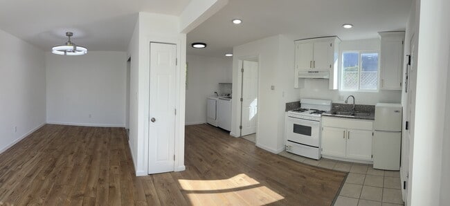 Building Photo - 3052 West Blvd