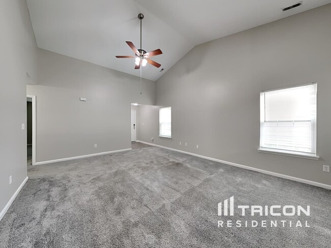 Building Photo - 10727 Snowdrop Way