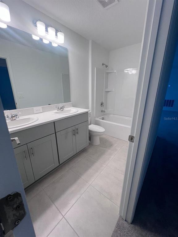 Building Photo - 424 Wayland Dr