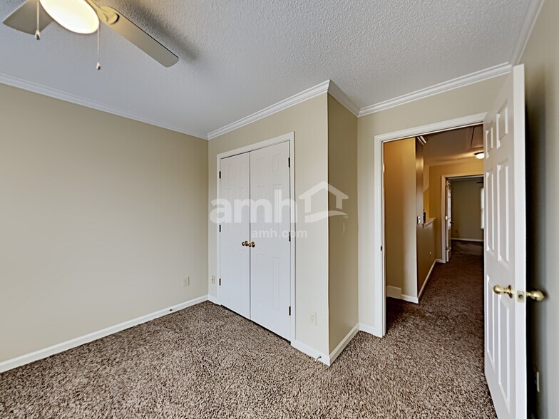 Building Photo - 1115 Hunters Green Cir S