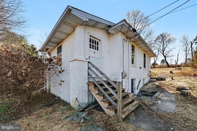Building Photo - 939 Gravel Pike