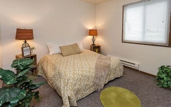 Building Photo - 918 E 17th St