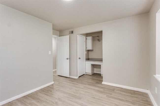 Building Photo - 2908 SW 62nd St