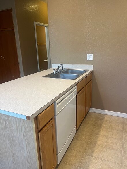 Building Photo - 219 S Washington St