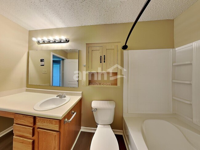 Building Photo - 515 Bridgewater Dr