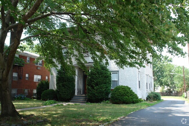 Building Photo - 323 W Jersey Ave
