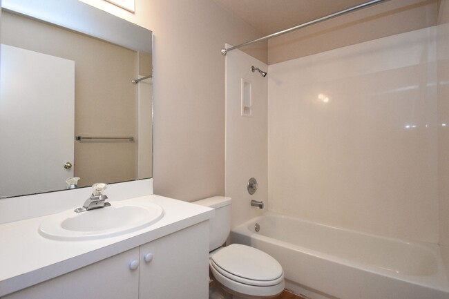 Building Photo - 2BR/2BA Upstairs Condo in Haile Village Ce...