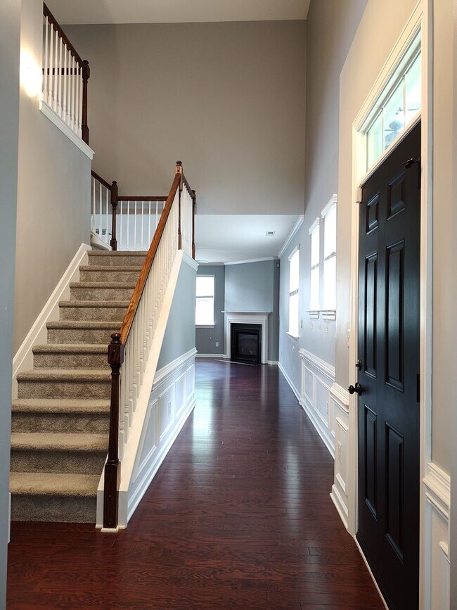 Building Photo - Move-in ready Townhome with in Stone Creek...