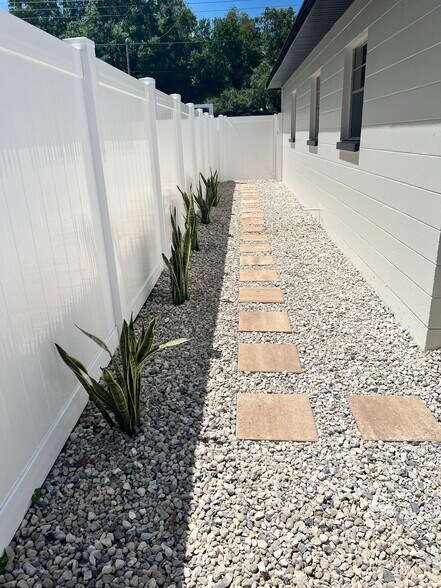 Entance - 3027 W Cordelia St