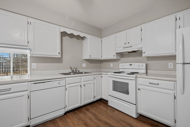 Building Photo - Fountain Circle