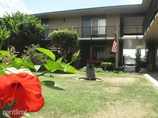 Building Photo - 1 br, 1 bath Apartment - 3247 E Pinchot Ave