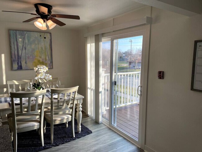 Building Photo - 922-940 Oak Street-SI ID1253107P