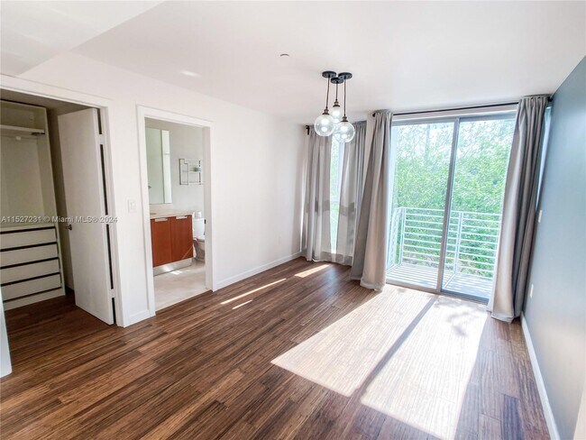 Building Photo - 163 N Shore Dr