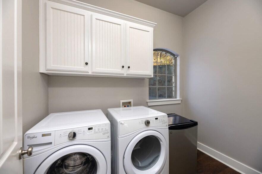 Building Photo - 149 Betty Dr