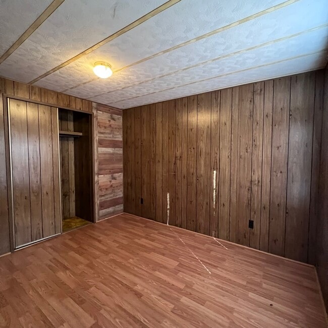 Building Photo - 282 Pete Martin Dr