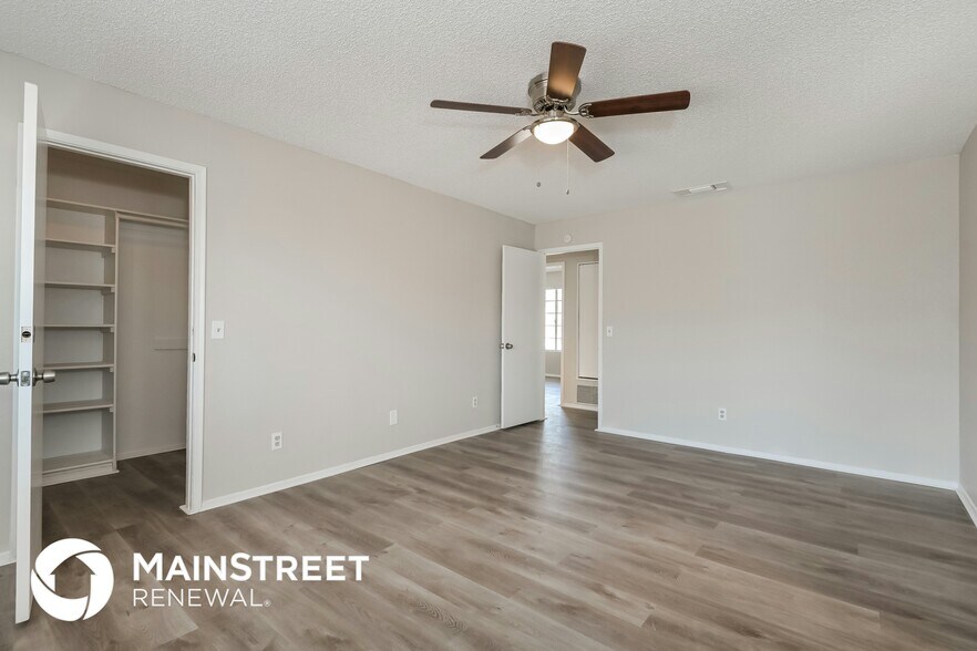 Building Photo - 1851 W Mountain Oak Ln